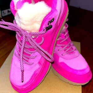 Kids pink Uggs. NEVER WORN! Size 3